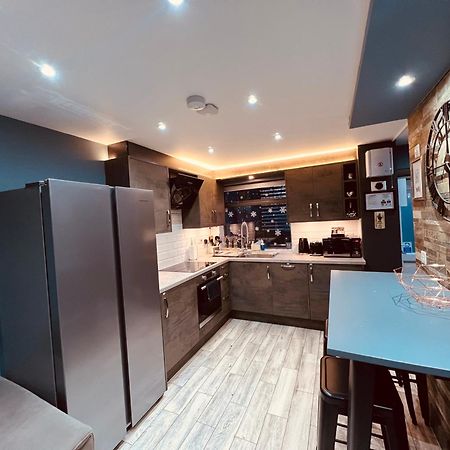 Modern Suites -5 Bedroom House- With Free Parking Birmingham City Kültér fotó