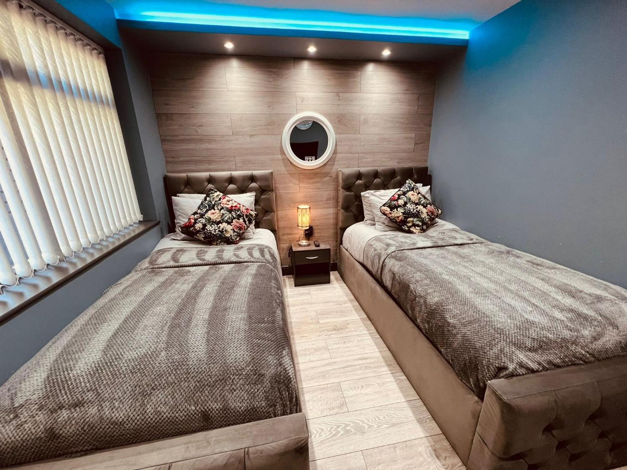 Modern Suites -5 Bedroom House- With Free Parking Birmingham City Kültér fotó
