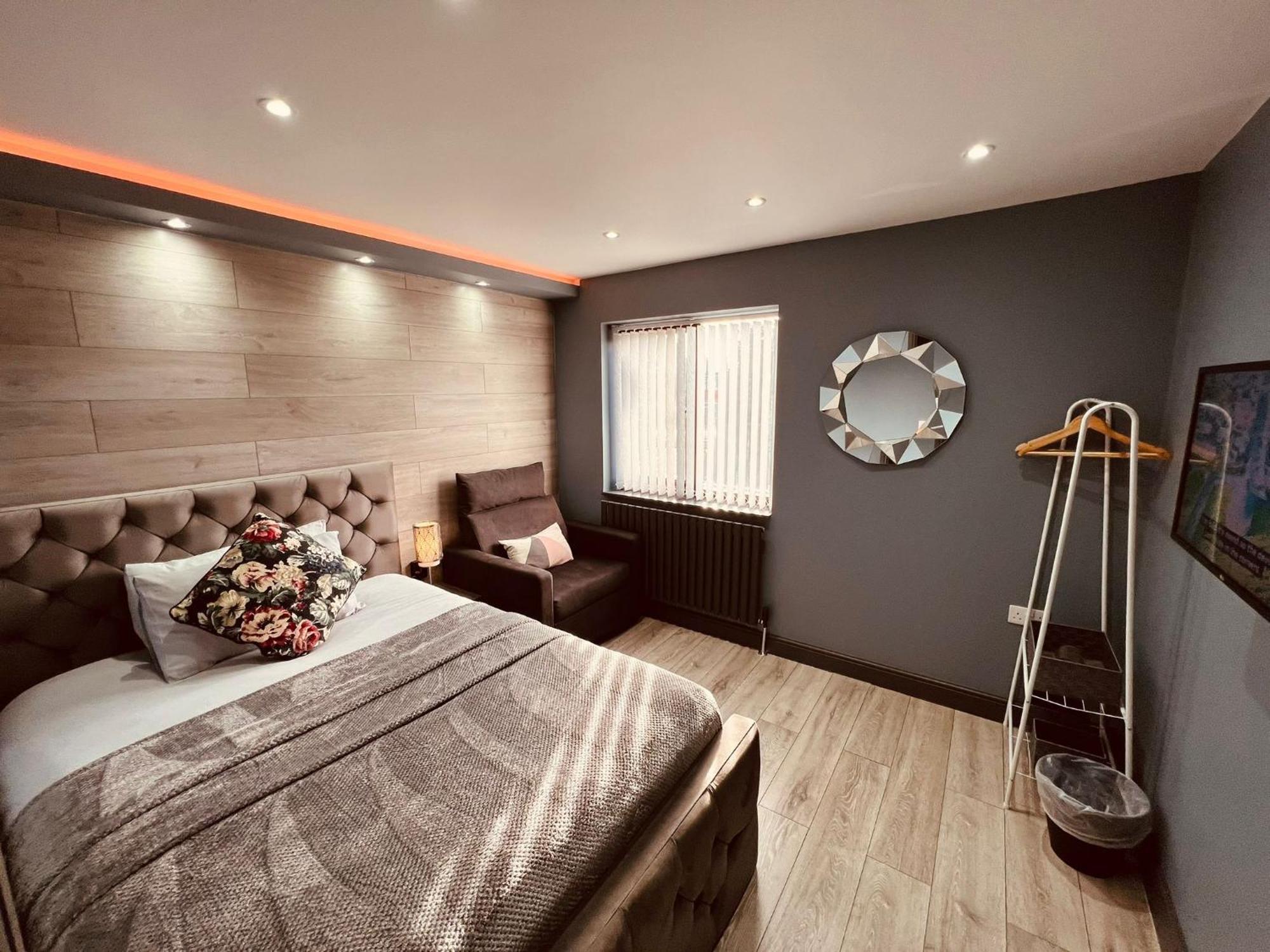 Modern Suites -5 Bedroom House- With Free Parking Birmingham City Kültér fotó