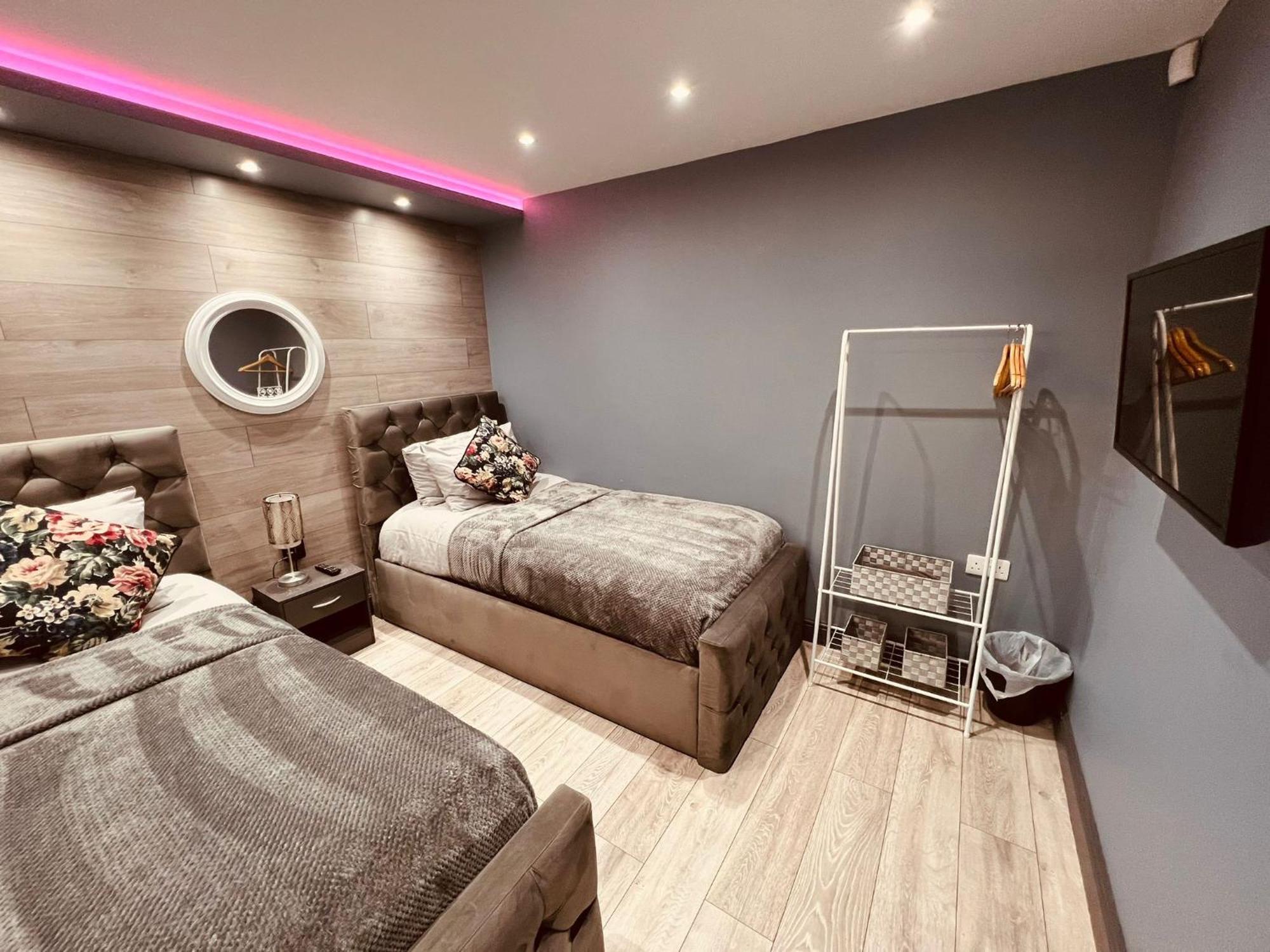 Modern Suites -5 Bedroom House- With Free Parking Birmingham City Kültér fotó