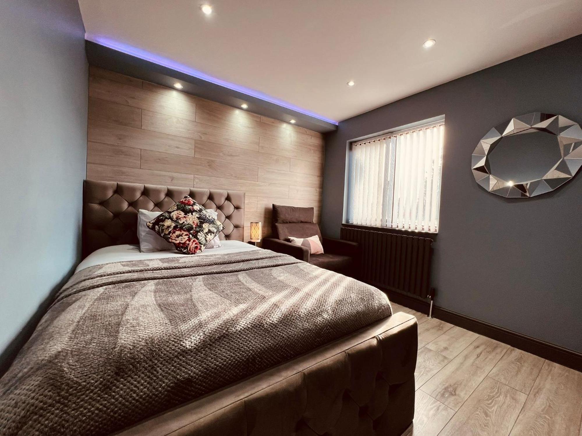 Modern Suites -5 Bedroom House- With Free Parking Birmingham City Kültér fotó