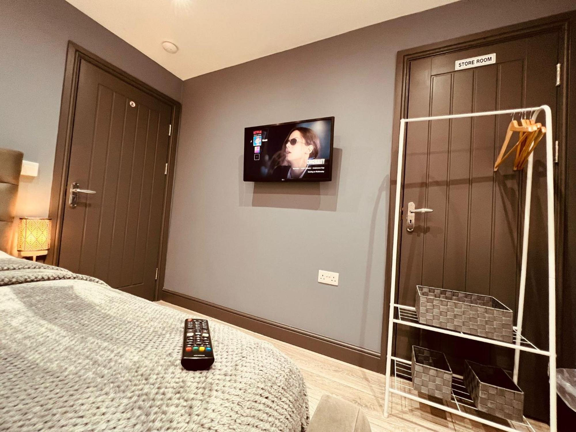 Modern Suites -5 Bedroom House- With Free Parking Birmingham City Kültér fotó