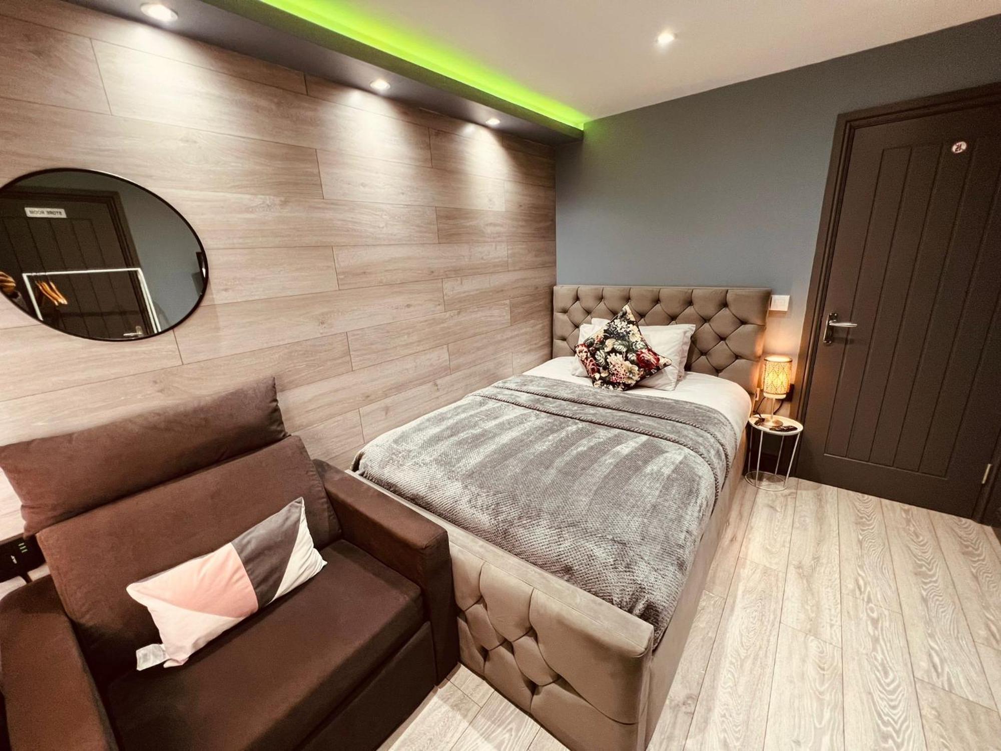 Modern Suites -5 Bedroom House- With Free Parking Birmingham City Kültér fotó