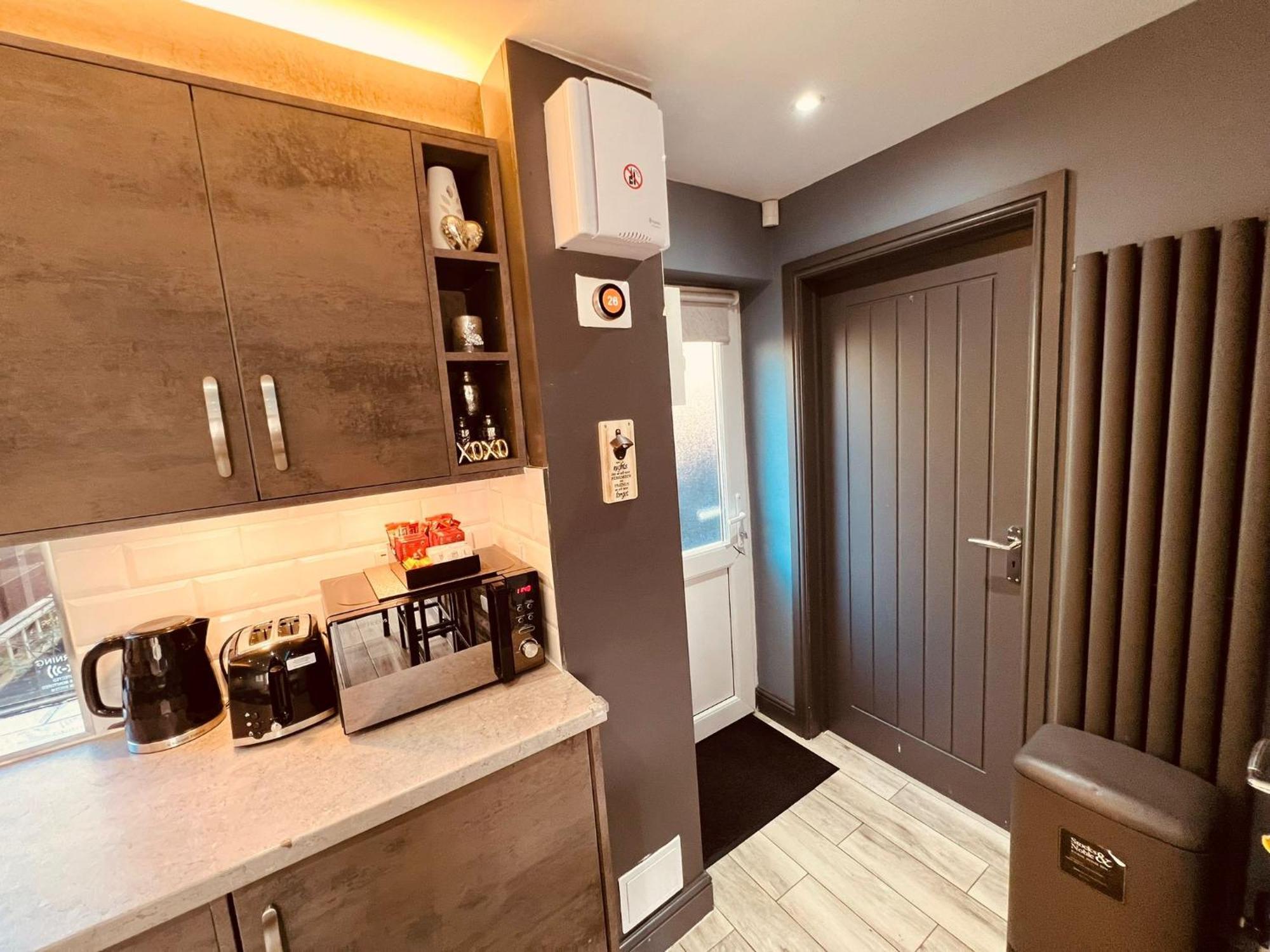 Modern Suites -5 Bedroom House- With Free Parking Birmingham City Kültér fotó