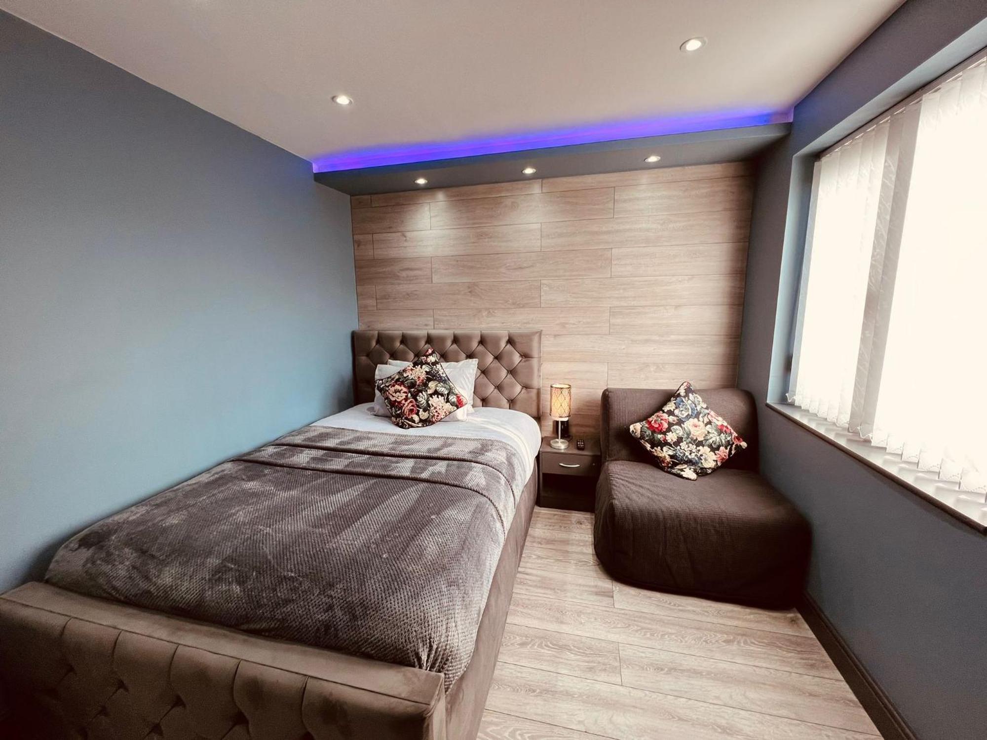 Modern Suites -5 Bedroom House- With Free Parking Birmingham City Kültér fotó
