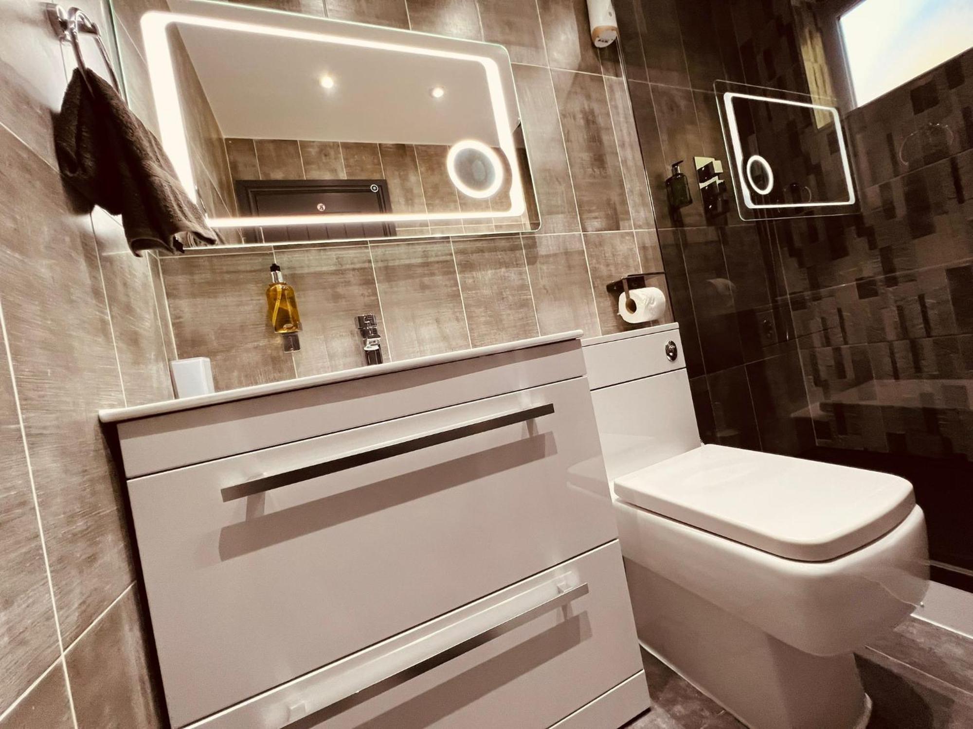 Modern Suites -5 Bedroom House- With Free Parking Birmingham City Kültér fotó