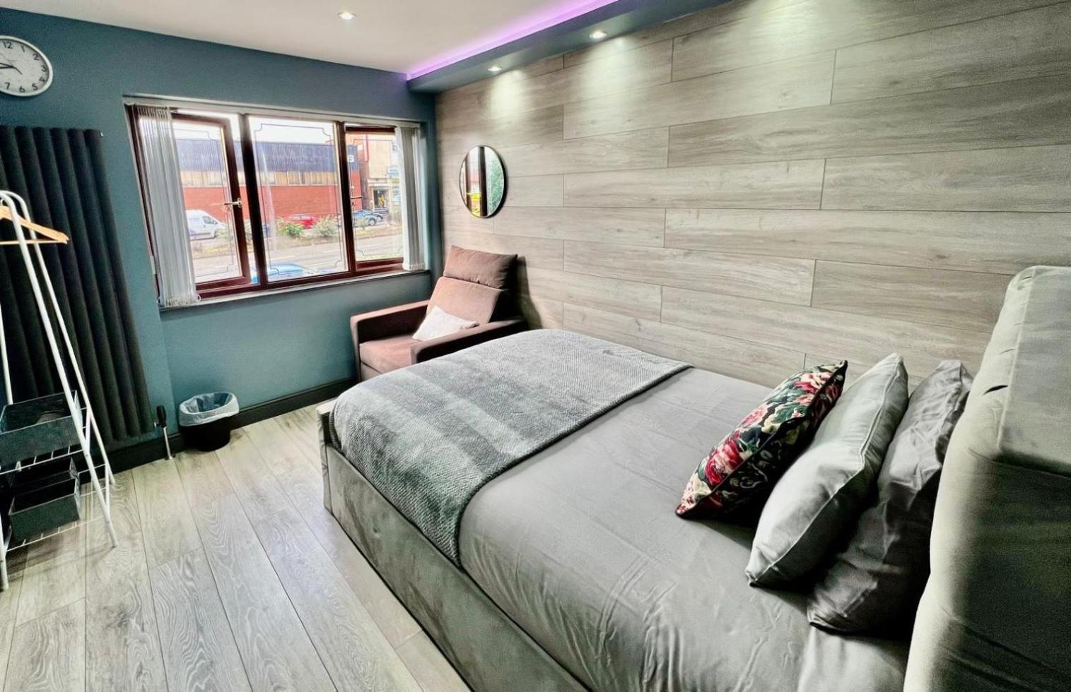Modern Suites -5 Bedroom House- With Free Parking Birmingham City Kültér fotó