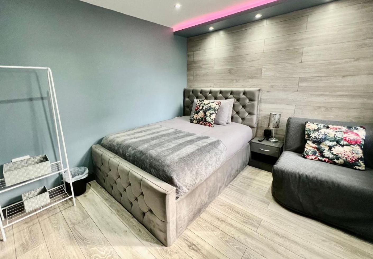 Modern Suites -5 Bedroom House- With Free Parking Birmingham City Kültér fotó