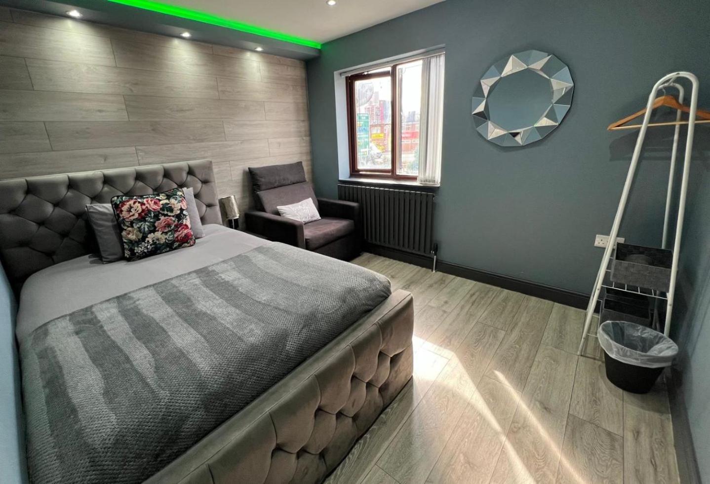Modern Suites -5 Bedroom House- With Free Parking Birmingham City Kültér fotó