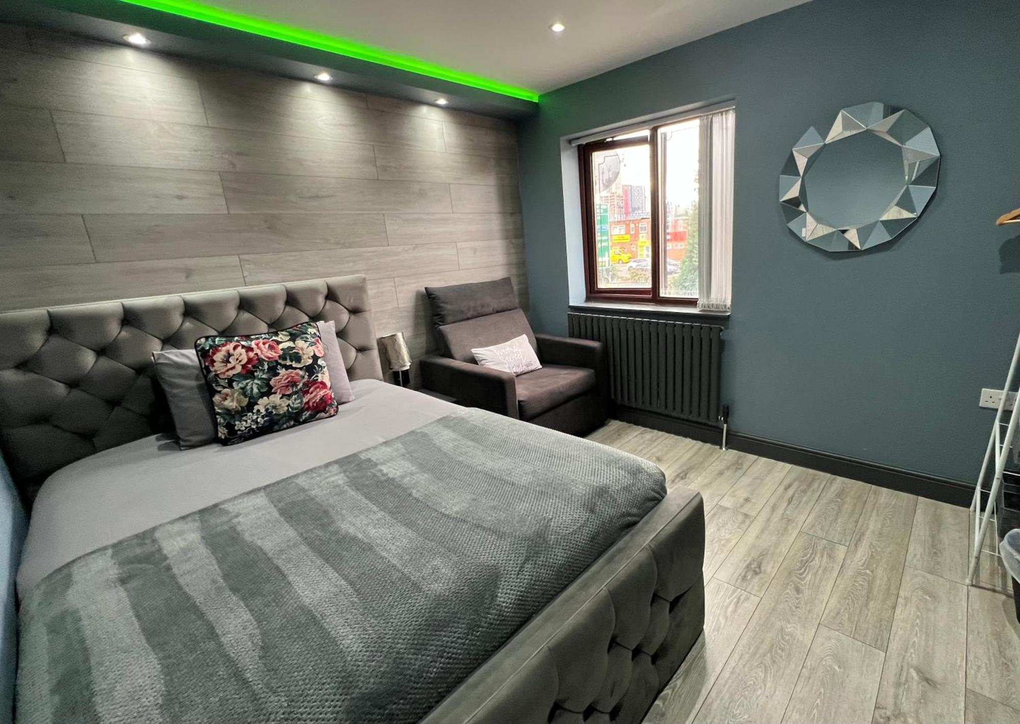 Modern Suites -5 Bedroom House- With Free Parking Birmingham City Kültér fotó